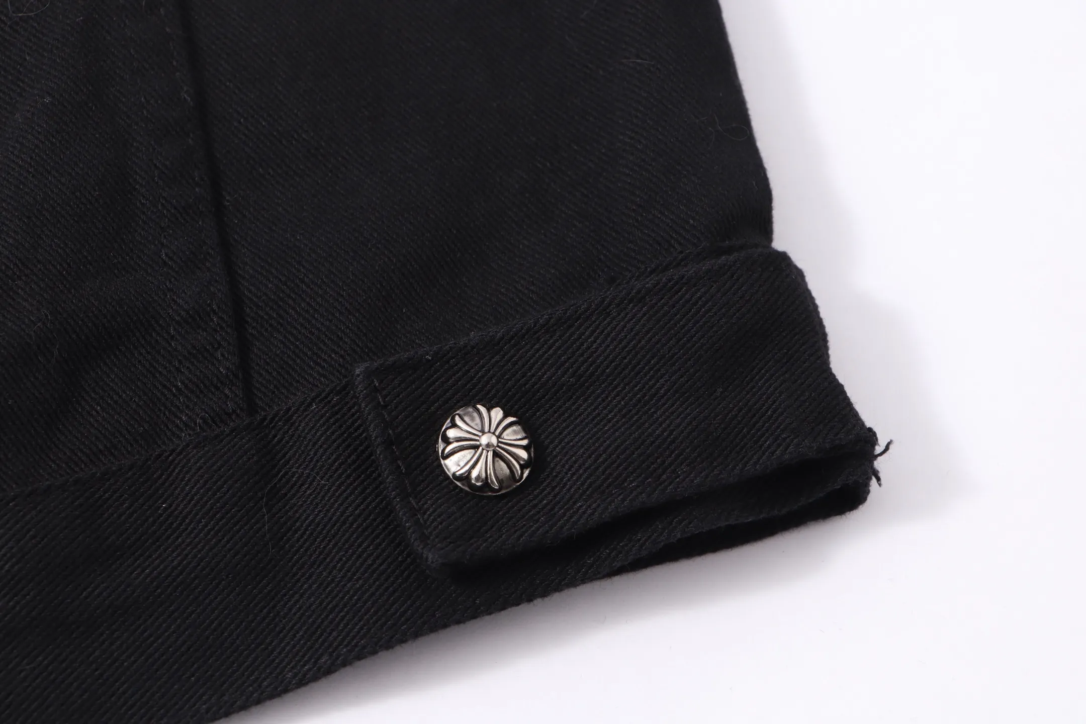 P310 Chrome Hearts Chrome Hearts leather cross-piece embroidered shirt denim jacket Color: black blue black Size: M L XL XXL XXXL